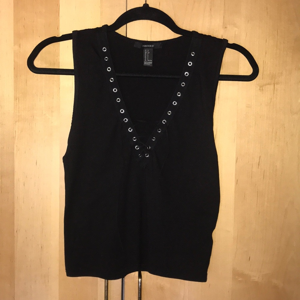 Black, corset front, crop top 🖤